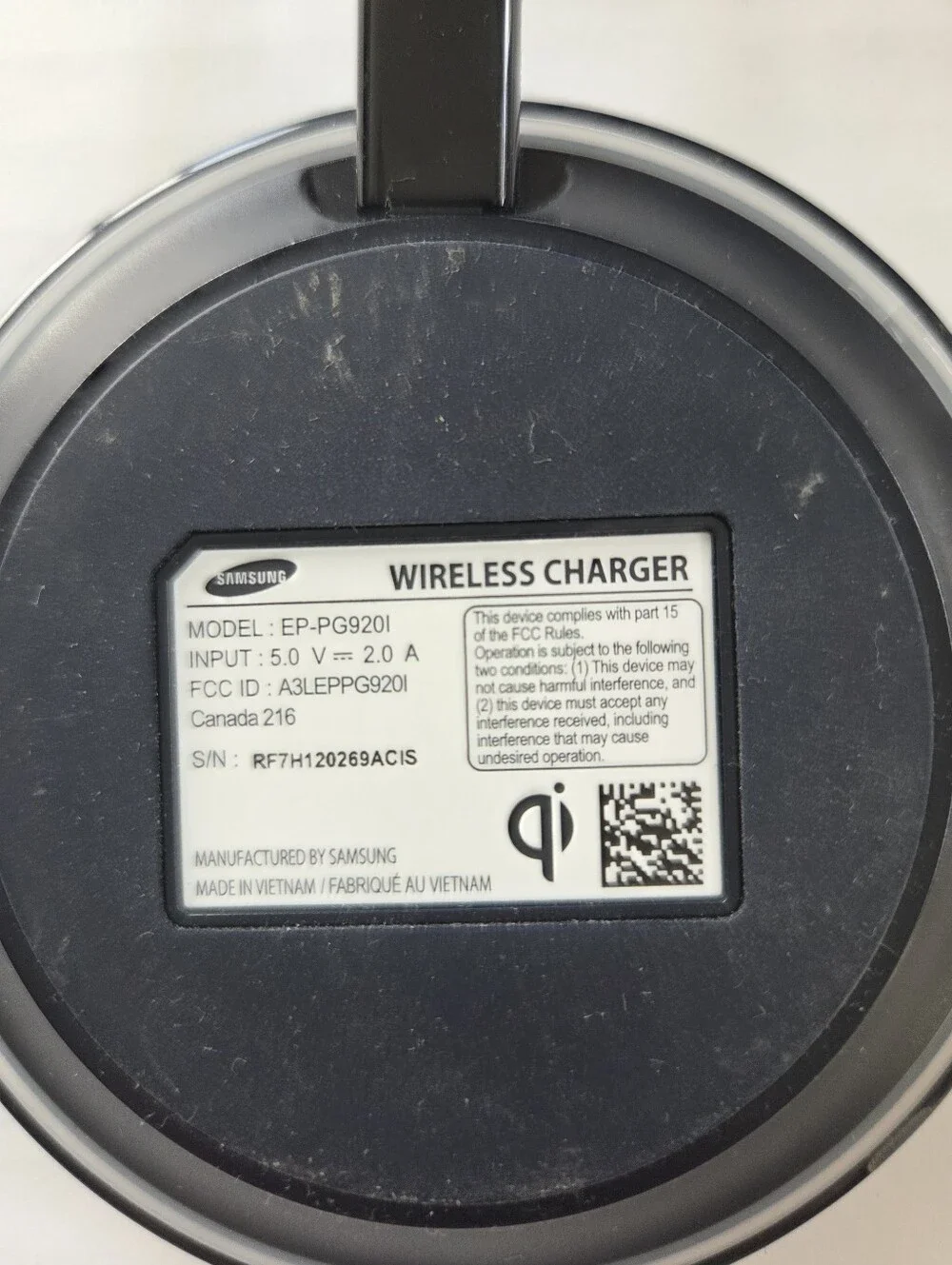 Samsung Black and Silver Wireless Charging Pad